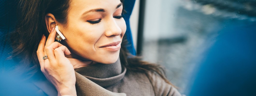 Мултитаскинг в движение: Защо хендсфри слушалката е полезен аксесоар